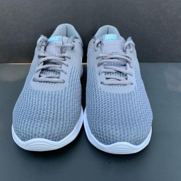 Nike Revolution - Picture 2 of 7